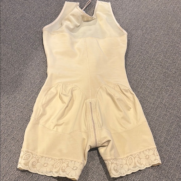 NWT Elegant Beige Shapewear Bodysuit RW1 - Picture 4 of 6